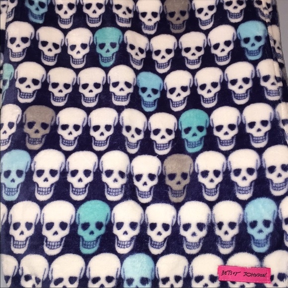 Betsey Johnson Ultra Soft Plush Blanket - Picture 3 of 3